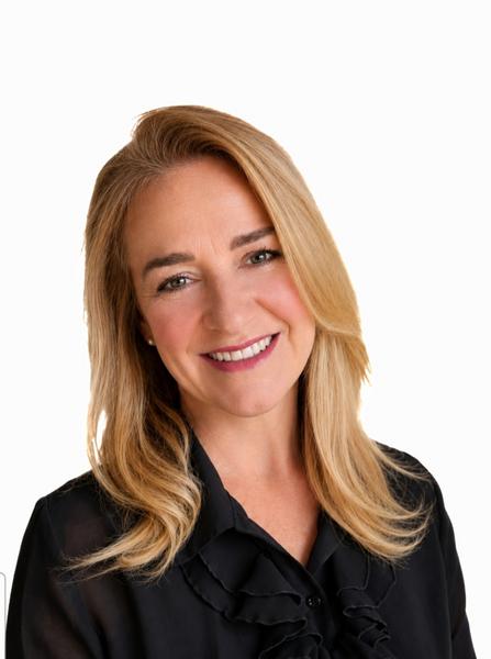 Delia Bruwer, estate agent