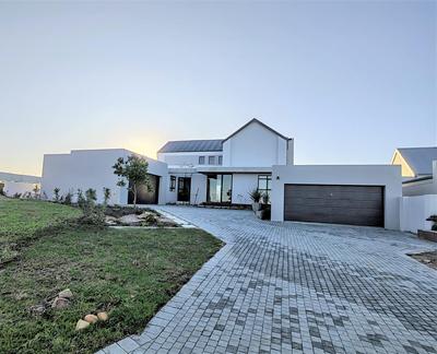 House For Sale in Kingswood Golf Estate, George